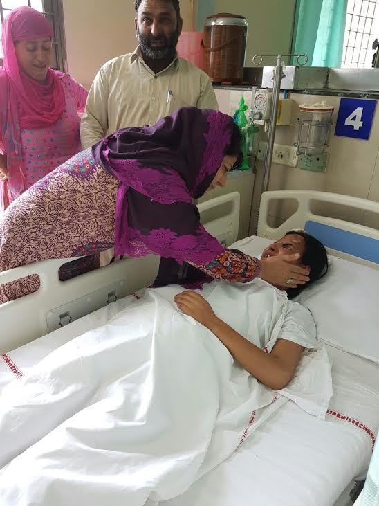 Mehbooba visits Insha at AIIMS